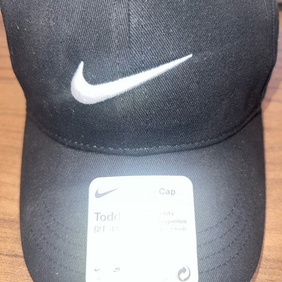 Nike Black and White Logo Cap - Picture 1 of 6